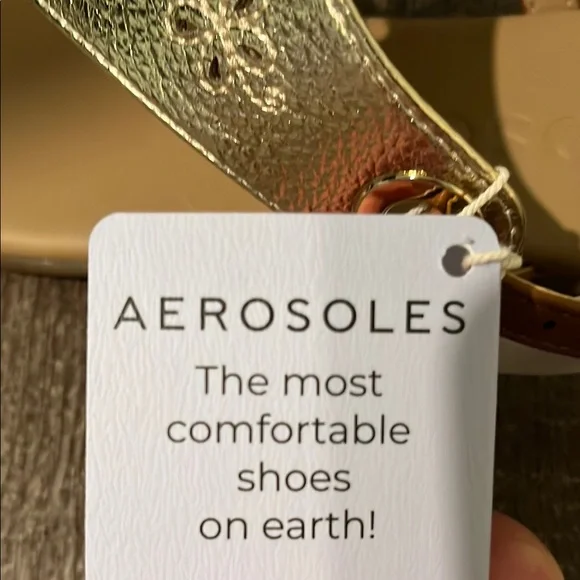 Aerosoles Gold Sandals SZ. 8.5 - Picture 4 of 6